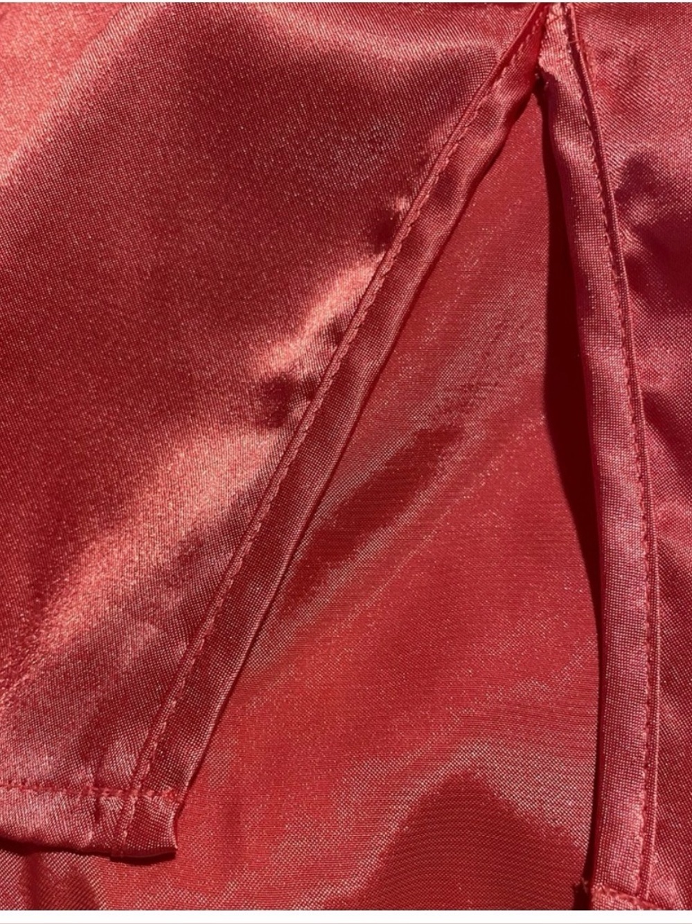Vintage 90's Secret Treasures
Satin Sleep shirt in Vibrant coral color - Picture 5 of 10